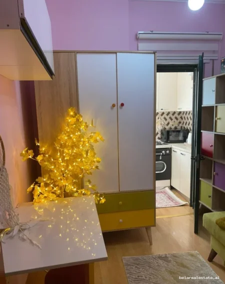 Tirane, jepet me qera apartament 2+1+Ballkon Kati 8, 70 m² 860 € (Qender)