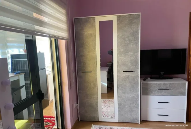 Tirane, jepet me qera apartament 2+1+Ballkon Kati 8, 70 m² 860 € (Qender)