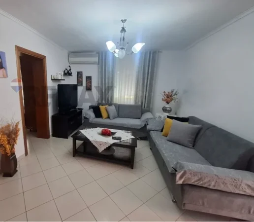 Vlore - Lungomare, jepet me qera shtepi 2+1+Ballkon Kati 1, 250 m² 500 € (Rruga Murat Terbaci, Vlore)