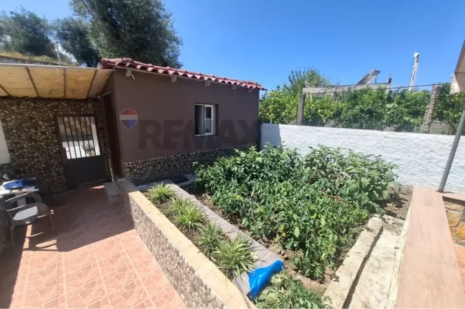 Vlore - Lungomare, jepet me qera shtepi 2+1+Ballkon Kati 1, 250 m² 500 € (Rruga Murat Terbaci, Vlore)