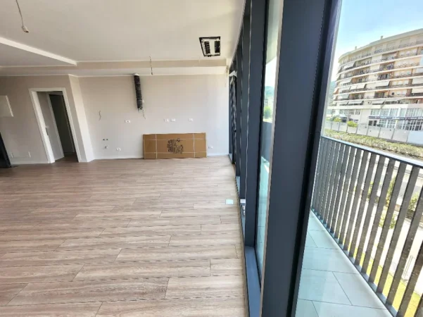 Me Qera: 💻Super zyrë 📍Lake View, te  Liqeni Tiranës (128m2) - 3 amb. pune, 2wc, verandë & GARAZH🚗  || me super Pamje nga Liqeni | 1,500 Euro/Muaj