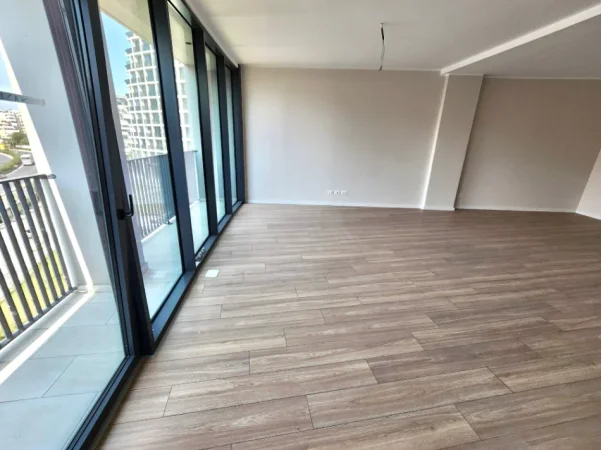 Me Qera: 💻Super zyrë 📍Lake View, te  Liqeni Tiranës (128m2) - 3 amb. pune, 2wc, verandë & GARAZH🚗  || me super Pamje nga Liqeni | 1,500 Euro/Muaj