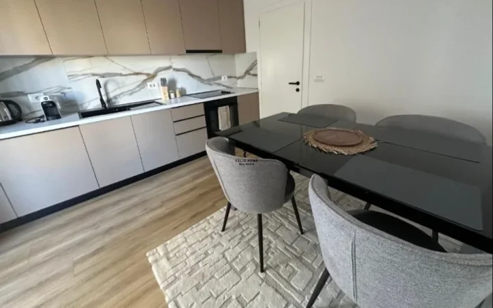 Tirane, jepet me qera apartament 2+1 Kati 3, 105 m² 900 € (MINE PEZA)