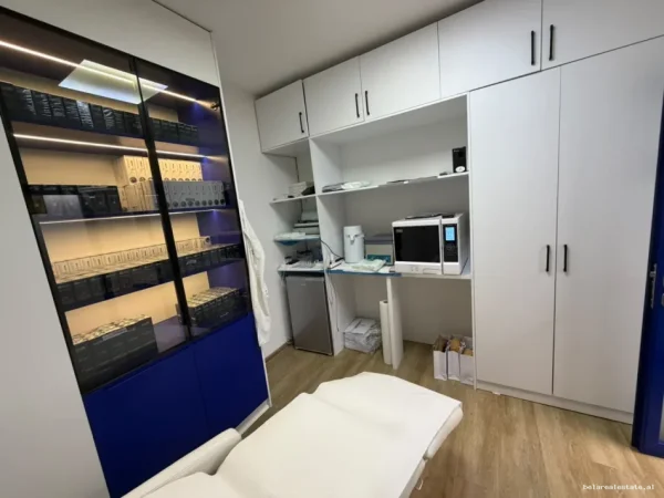 Tirane, shitet ambjent biznesi Kati 5, 100 m² (Qender)