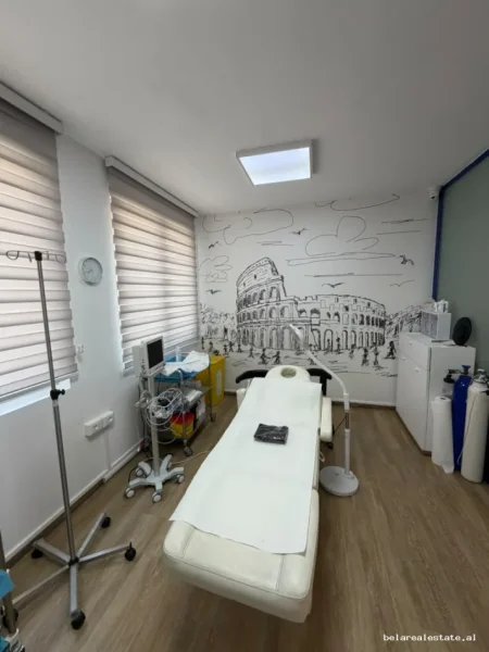 Tirane, shitet ambjent biznesi Kati 5, 100 m² (Qender)