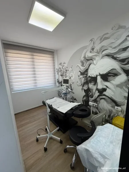 Tirane, shitet ambjent biznesi Kati 5, 100 m² (Qender)
