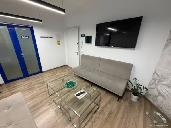 Tirane, shitet ambjent biznesi Kati 5, 100 m² (Qender)