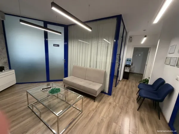 Tirane, shitet ambjent biznesi Kati 5, 100 m² (Qender)