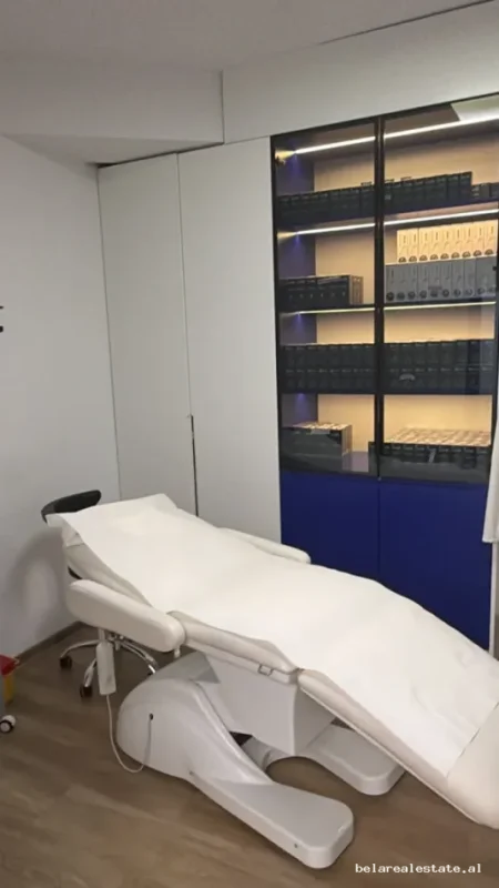 Tirane, shitet ambjent biznesi Kati 5, 100 m² (Qender)