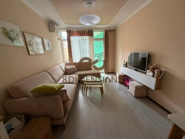 Jepet me qera Apartament 2+1 Komuna e parisit, prane German Computers D8242A-221
