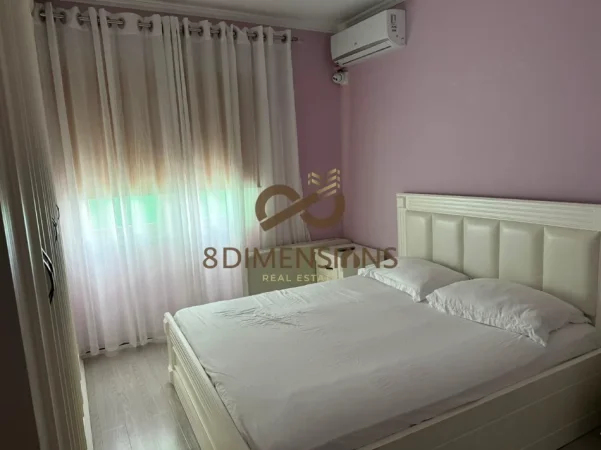 Jepet me qera Apartament 2+1 Komuna e parisit, prane German Computers D8242A-221