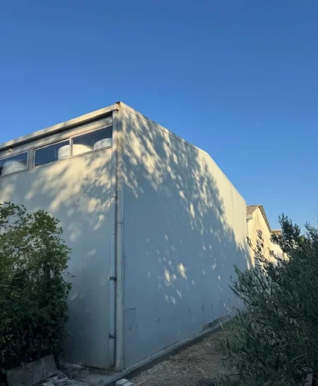 Tirane, jepet me qera ambjent biznesi Kati 1, 250 m² 1.150 € (Rruga Petrit Radovicka)