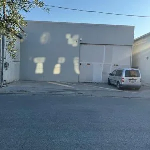 Tirane, jepet me qera ambjent biznesi Kati 1, 250 m² 1.150 € (Rruga Petrit Radovicka)
