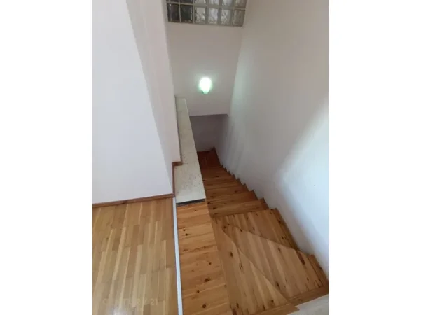 Tirane, jepet me qera apartament duplex 3+1+Ballkon Kati 8, 152 m² 1.300 € (Rruga e Elbasanit)