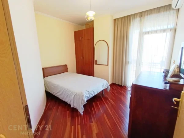 Tirane, jepet me qera apartament duplex 3+1+Ballkon Kati 8, 152 m² 1.300 € (Rruga e Elbasanit)