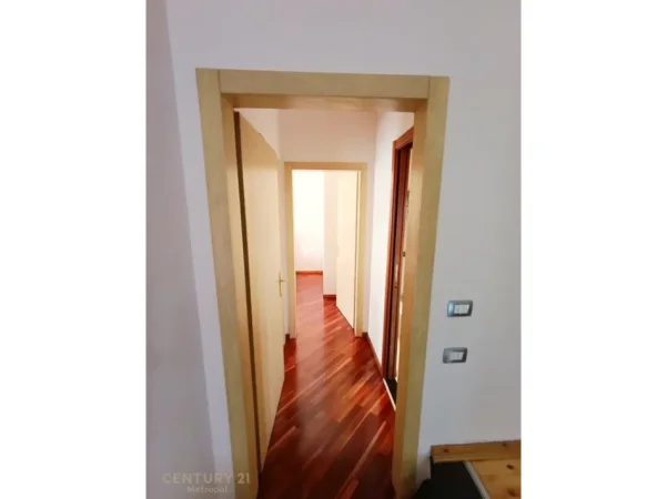 Tirane, jepet me qera apartament duplex 3+1+Ballkon Kati 8, 152 m² 1.300 € (Rruga e Elbasanit)
