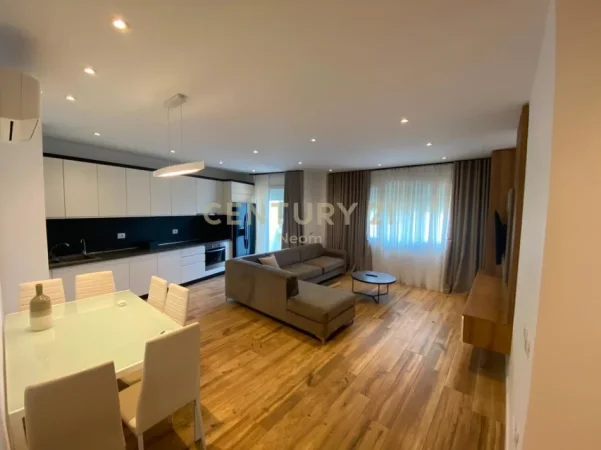 Tirane, jepet me qera apartament 2+1+Ballkon Kati 5, 110 m² 900 € (liqeni thate)