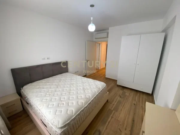 Tirane, jepet me qera apartament 2+1+Ballkon Kati 5, 110 m² 900 € (liqeni thate)