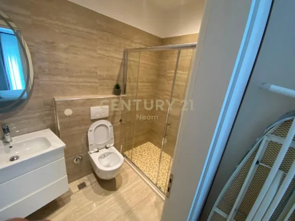 Tirane, jepet me qera apartament 2+1+Ballkon Kati 5, 110 m² 900 € (liqeni thate)