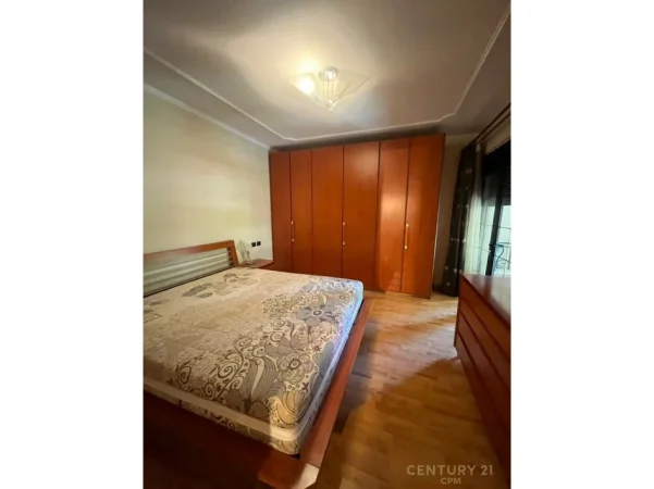 Tirane, jepet me qera apartament 3+1 Kati 4, 158 m² 2.000 € (Stadiumi Air Albania)