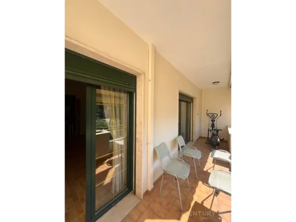 Tirane, jepet me qera apartament 3+1 Kati 4, 158 m² 2.000 € (Stadiumi Air Albania)