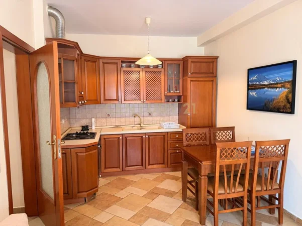 Tirane, jepet me qera apartament 2+1 Kati 6, 90 m² 700 € (zogu zi)