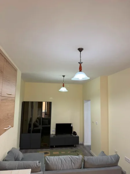 Tirane, jepet me qera apartament 1+1+Ballkon Kati 5, 65 m² 450 € 