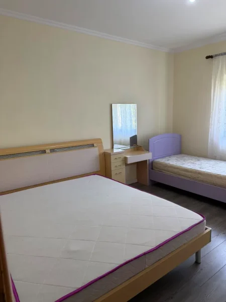 Tirane, jepet me qera apartament 1+1+Ballkon Kati 5, 65 m² 450 € 