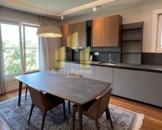 Tirane, shitet apartament 3+1 , 230 m² 700.000 € 