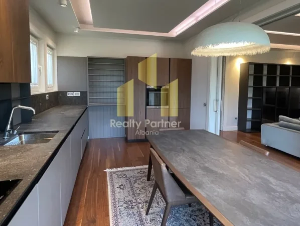 Tirane, shitet apartament 3+1 , 230 m² 700.000 € 