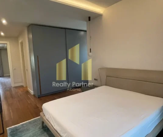 Tirane, shitet apartament 3+1 , 230 m² 700.000 € 