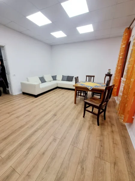 Tirane, jepet me qera Vile Vile 3 Katshe , 294 m² 1.200 € 