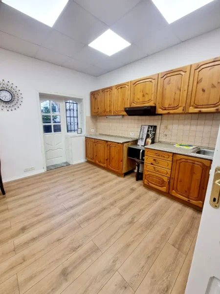 Tirane, jepet me qera Vile Vile 3 Katshe , 294 m² 1.200 € 