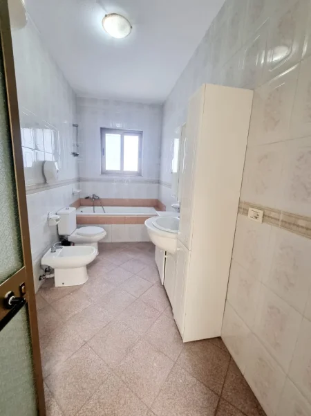 Tirane, jepet me qera Vile Vile 3 Katshe , 294 m² 1.200 € 