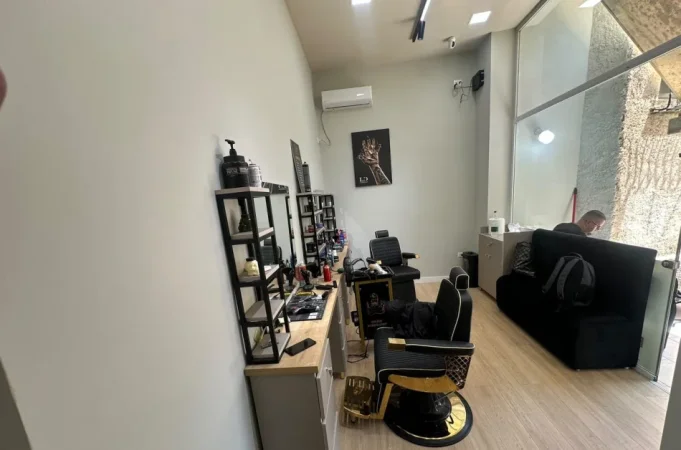 Tirane, shitet ambjent biznesi Kati 1, 24 m² 145.000 € (Rruga e Barrikadave)