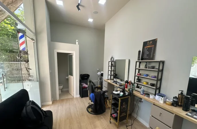 Tirane, shitet ambjent biznesi Kati 1, 24 m² 145.000 € (Rruga e Barrikadave)