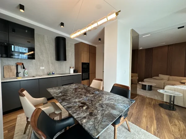 Tirane, jepet me qera apartament 3+1+Ballkon Kati 7, 160 m² 3.200 € 