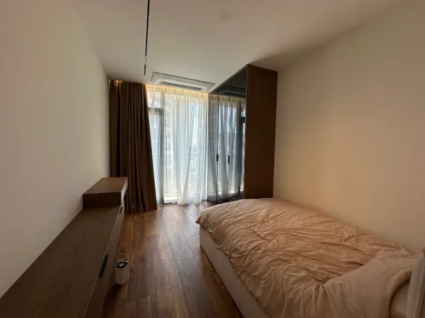 Tirane, jepet me qera apartament 3+1+Ballkon Kati 7, 160 m² 3.200 € 