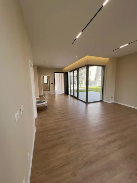 Tirane, jepet me qera apartament 2+1 Kati 1, 440 m² 2200 € (Green Valley)