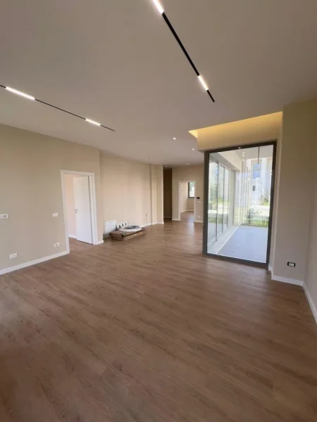 Tirane, jepet me qera apartament 2+1 Kati 1, 440 m² 2200 € (Green Valley)
