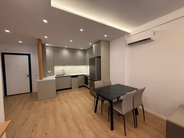 Jepet me qira apartament i ri 1+1 me vend parkimi, i sapomobiluar – Kompleksi E88