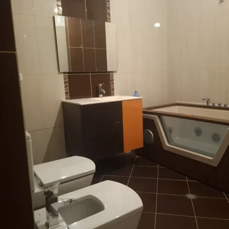Tirane, jap me qera apartament 2+1+Aneks+Ballkon Kati 3, 127 m² (Rr. Muhamet Deliu)