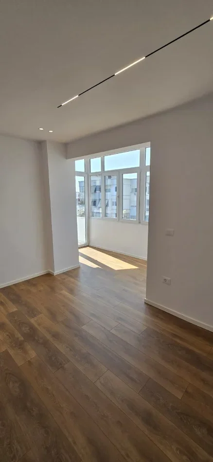 Tirane, shitet apartament 1+1 Kati 11, 65 m² 165.000 € (Ambasada e re Kineze prane Square 21)