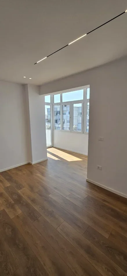 Tirane, shes apartament 1+1+Ballkon , 65 m² 165.000 € (Rruga e Kavajes)