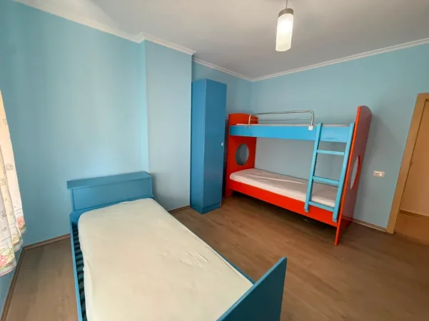 Tirane, jepet me qera apartament 2+1+Ballkon Kati 4, 110 m² 80.000 Leke (Komuna e Parisit)