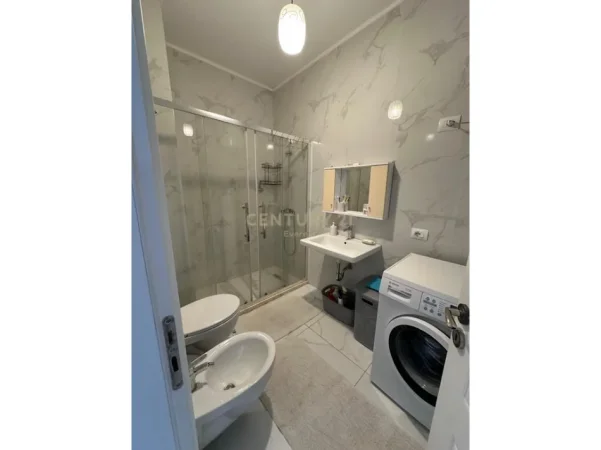 Tirane, jepet me qera apartament 2+1 Kati 5, 95 m² 650 € 