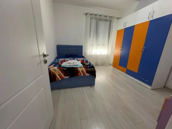 Tirane, jepet me qera apartament 2+1 Kati 5, 95 m² 650 € 
