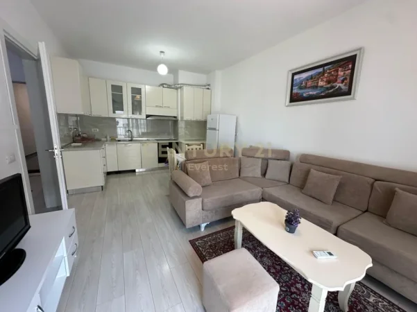 Tirane, jepet me qera apartament 2+1 Kati 5, 95 m² 650 € 