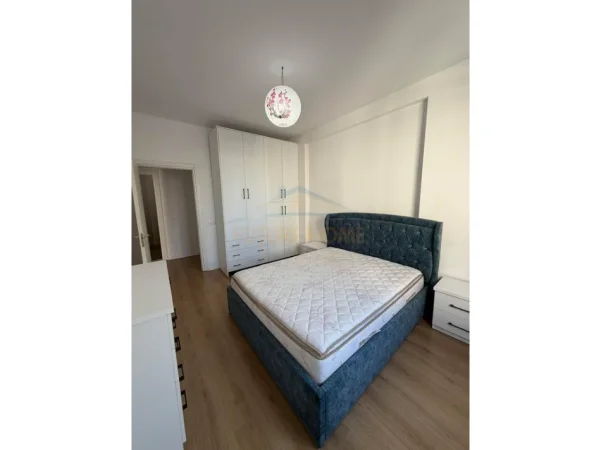 Tirane, jepet me qera apartament 2+1 Kati 5, 100 m² 600 € (Grand Gallery, Yzberisht)