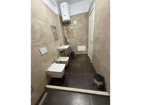 Tirane, jepet me qera apartament 2+1 Kati 5, 100 m² 600 € (Grand Gallery, Yzberisht)